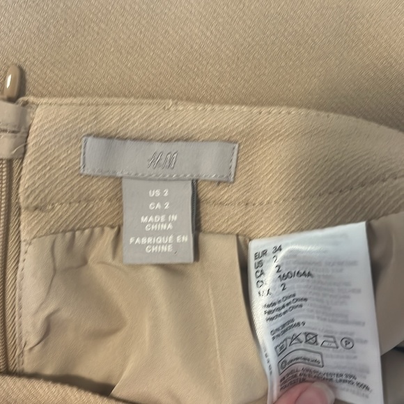 Tan skirt - Picture 4 of 4